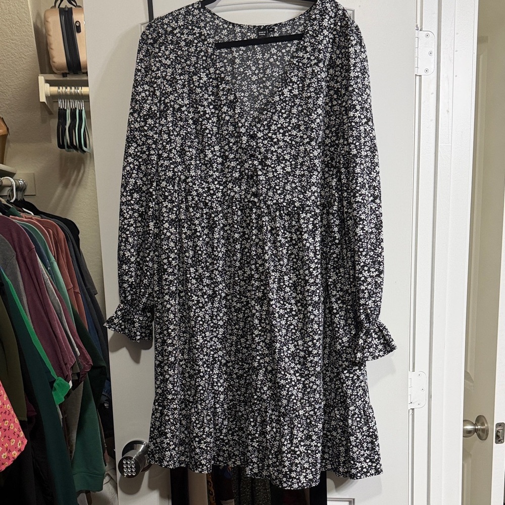 SHEIN Black and White Floral Long Sleeve Dress